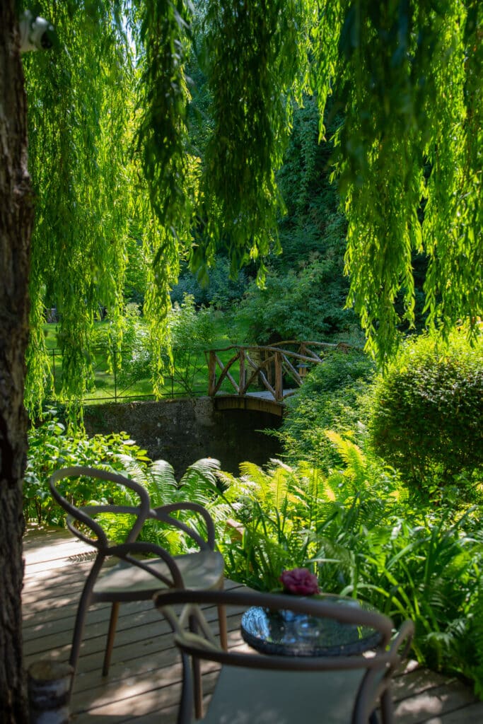 Galerie photo - Un écrin de nature - cygne - L'écrin du Moulin - Hôtel le Moulin - Les Jardins du Moulin - Hôtel de charme Gundershoffen, Strasbourg, Alsace, pont