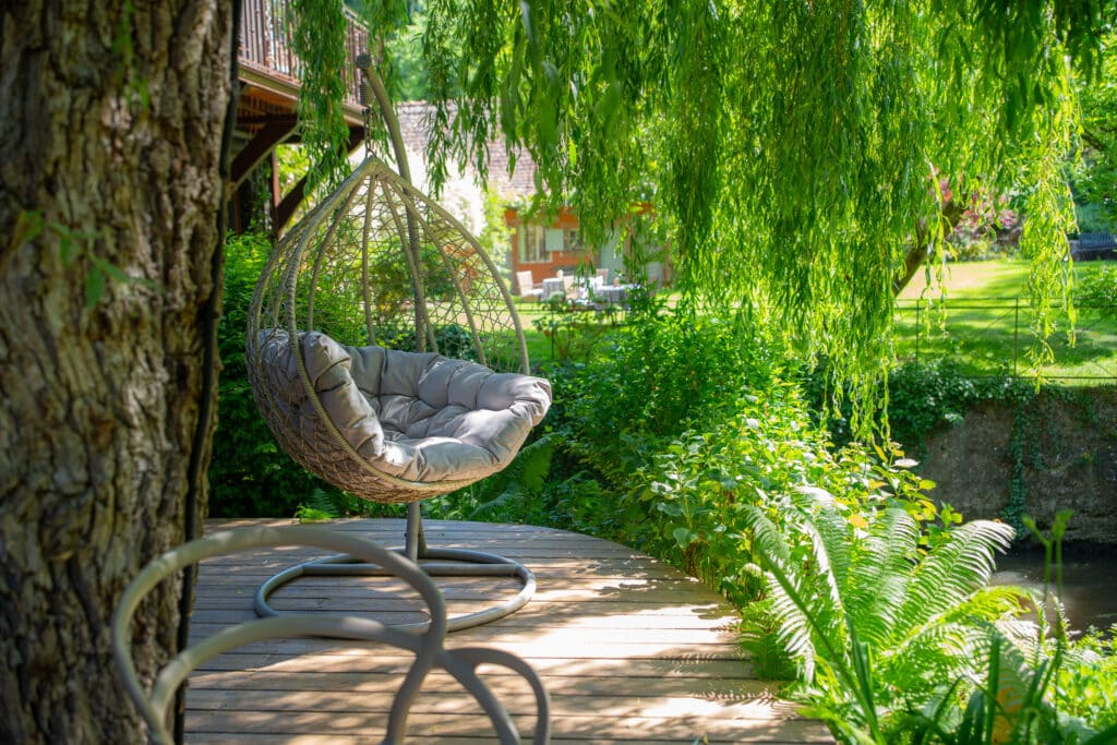 Galerie photo - Un écrin de nature - relaxation- L'écrin du Moulin - Hôtel le Moulin - Les Jardins du Moulin - Hôtel de charme Gundershoffen, Strasbourg, Alsace, cygne